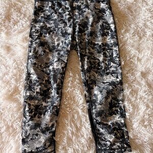 GAP Black & White Floral-Stripe Active Leggings
